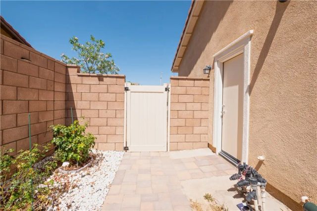 15667 San Diego Ln, Victorville, CA 92394
