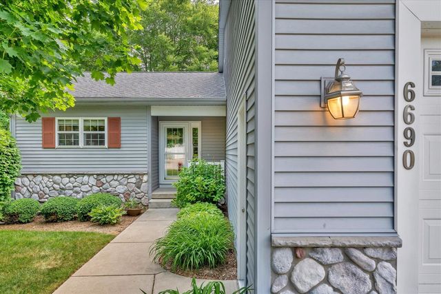 6690 Green Valley Court, Caledonia, MI 49316