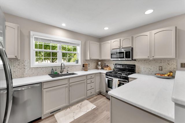 6690 Green Valley Court, Caledonia, MI 49316