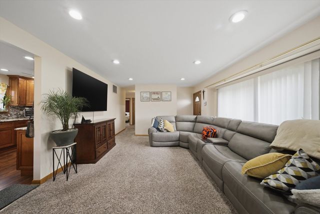 8132 S 83rd Court, Justice, IL 60458