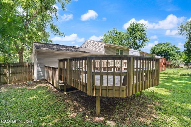 5211 Baywood Dr, Louisville, KY 40241