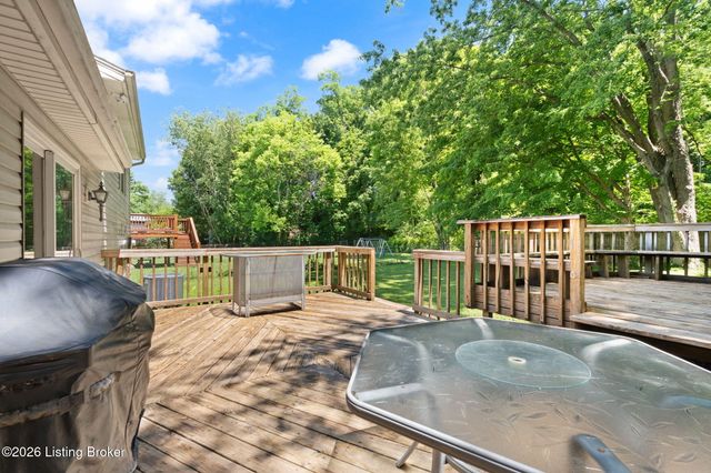 5211 Baywood Dr, Louisville, KY 40241