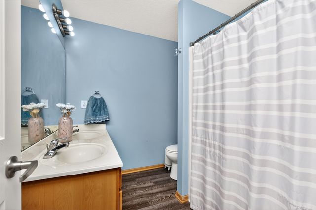 10029 Bayern Lane, Johnston, IA 50131