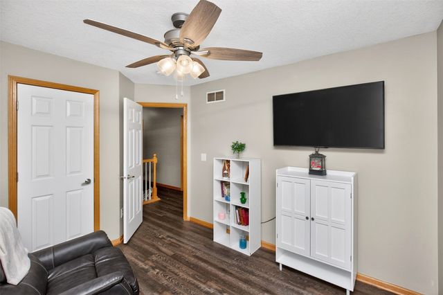 10029 Bayern Lane, Johnston, IA 50131