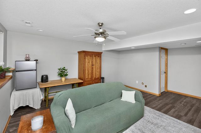 10029 Bayern Lane, Johnston, IA 50131