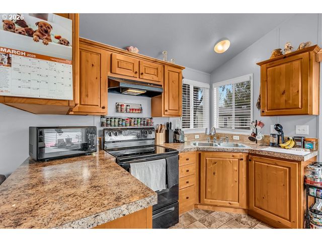 7120 Ne LOMBARD St 11, Portland, OR 97218