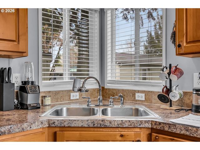 7120 Ne LOMBARD St 11, Portland, OR 97218