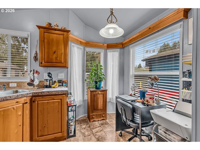 7120 Ne LOMBARD St 11, Portland, OR 97218