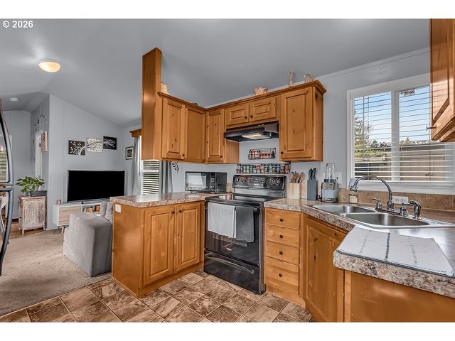7120 Ne LOMBARD St 11, Portland, OR 97218