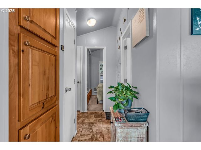 7120 Ne LOMBARD St 11, Portland, OR 97218