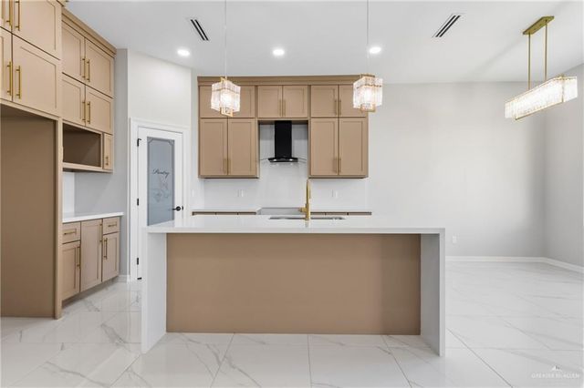 421 Serg Loop, Alamo, TX 78516