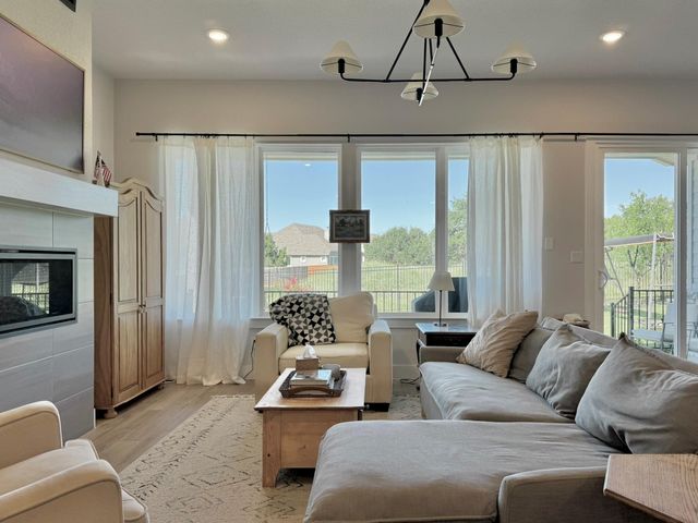 1202 Sage Thrasher CIR, Dripping Springs, TX 78620