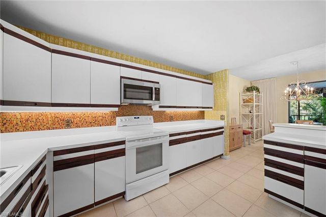 758 Eagle Creek DR 202, Naples, FL 34113