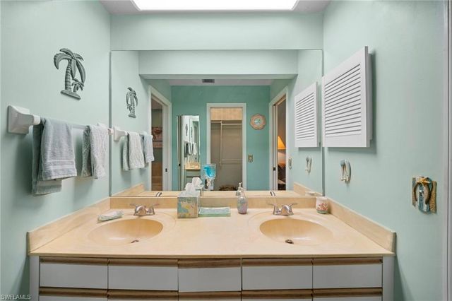 758 Eagle Creek DR 202, Naples, FL 34113