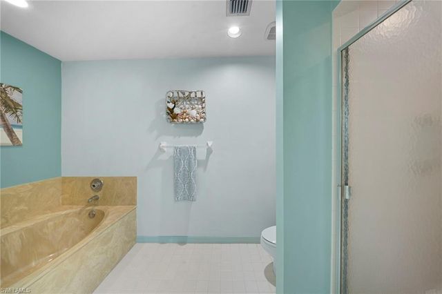 758 Eagle Creek DR 202, Naples, FL 34113