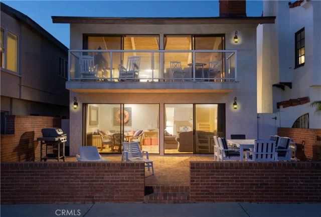 1303 E Balboa Boulevard, Newport Beach, CA 92661