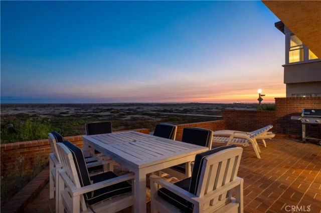 1303 E Balboa Boulevard, Newport Beach, CA 92661