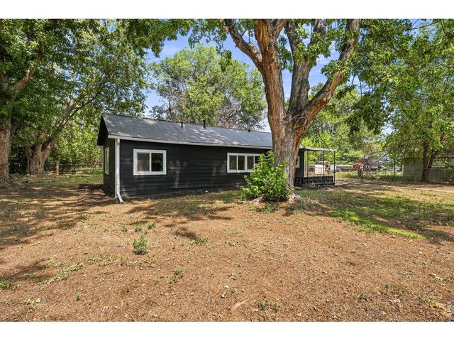 823 4th St SE, Loveland, CO 80537