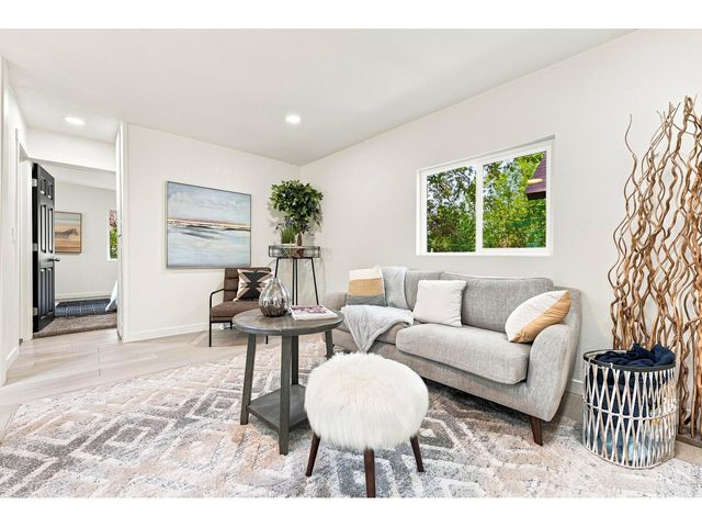 823 4th St SE, Loveland, CO 80537