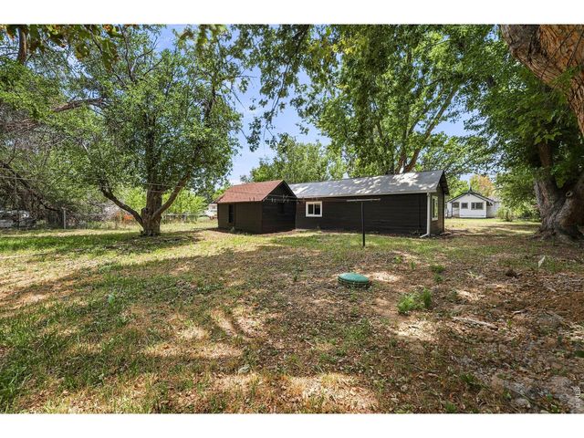 823 4th St SE, Loveland, CO 80537
