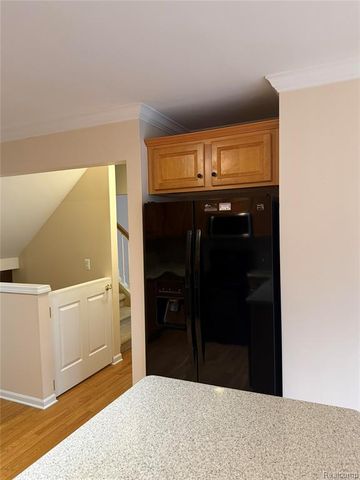 21629 Knights Lane, Trenton, MI 48183