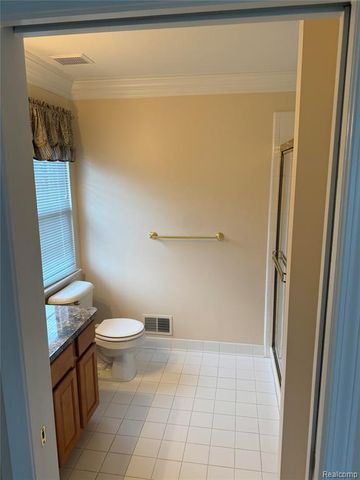 21629 Knights Lane, Trenton, MI 48183