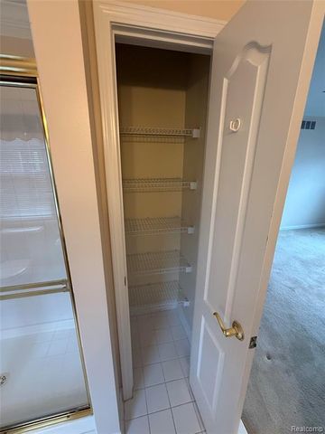 21629 Knights Lane, Trenton, MI 48183