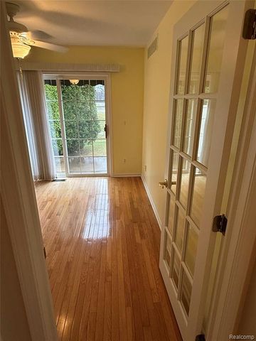 21629 Knights Lane, Trenton, MI 48183