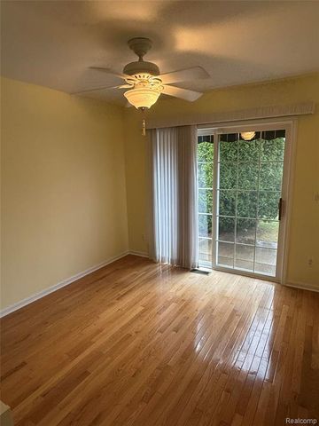 21629 Knights Lane, Trenton, MI 48183