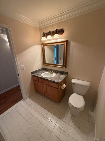 21629 Knights Lane, Trenton, MI 48183