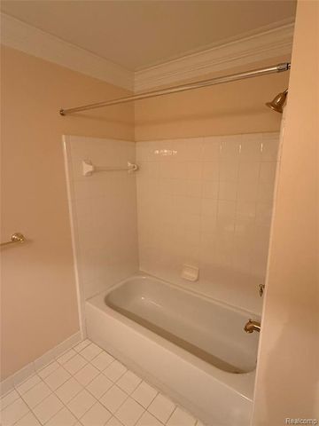 21629 Knights Lane, Trenton, MI 48183