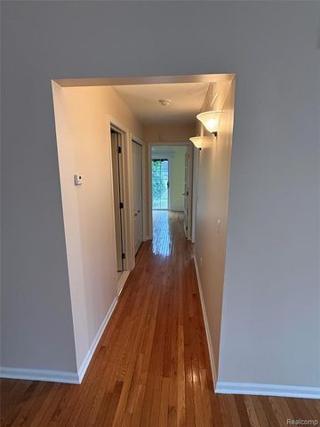 21629 Knights Lane, Trenton, MI 48183