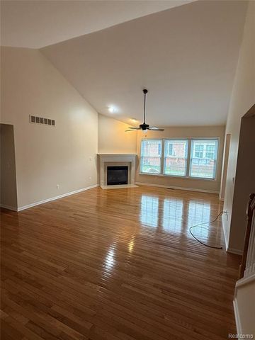 21629 Knights Lane, Trenton, MI 48183