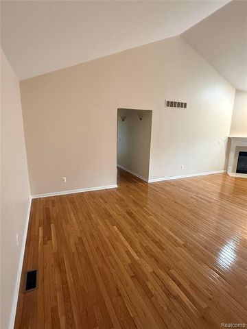 21629 Knights Lane, Trenton, MI 48183