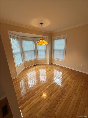 21629 Knights Lane, Trenton, MI 48183