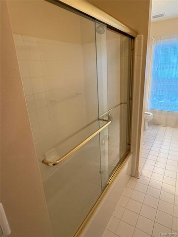 21629 Knights Lane, Trenton, MI 48183