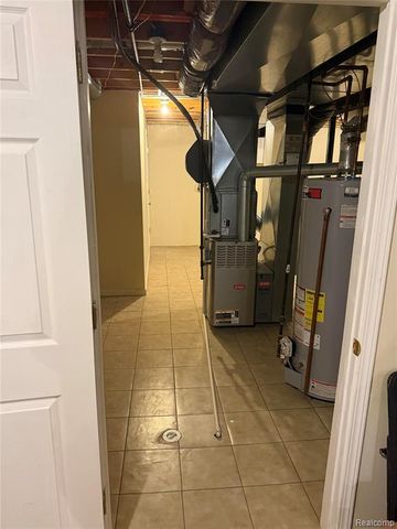 21629 Knights Lane, Trenton, MI 48183