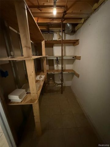 21629 Knights Lane, Trenton, MI 48183