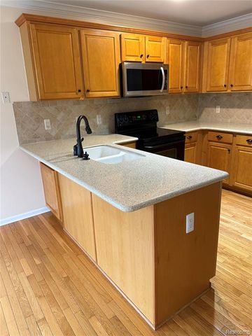 21629 Knights Lane, Trenton, MI 48183