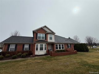 21629 Knights Lane, Trenton, MI 48183