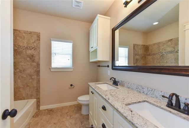 2136 Rockcliffe Loop, College Station, TX 77845