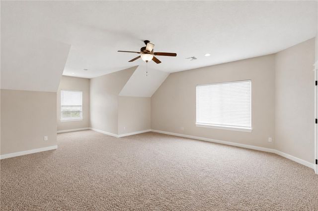 2136 Rockcliffe Loop, College Station, TX 77845