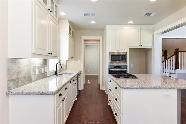 2136 Rockcliffe Loop, College Station, TX 77845