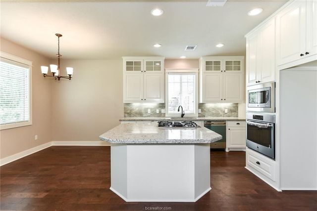 2136 Rockcliffe Loop, College Station, TX 77845
