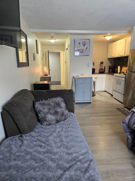 2 Silvestri Cir Unit 6, Derry, NH 03038