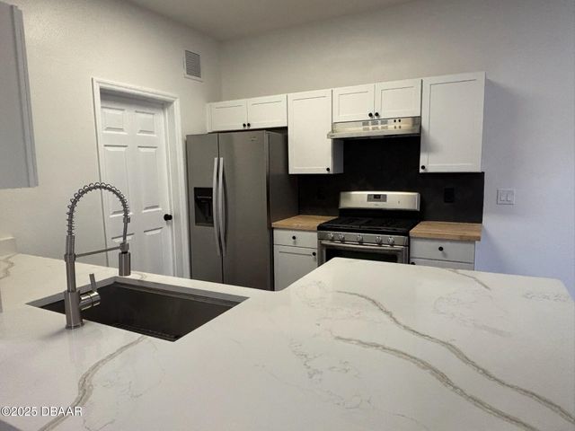 203 Endicott Way, Deland, FL 32724