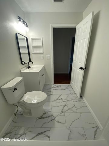 203 Endicott Way, Deland, FL 32724