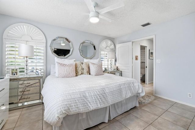 2049 SE 6th Street F, Deerfield Beach, FL 33441