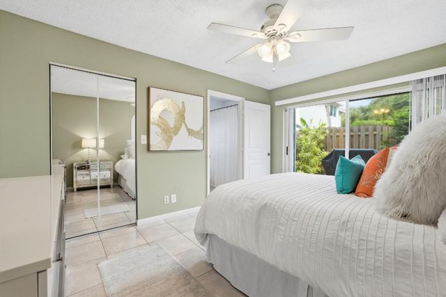 2049 SE 6th Street F, Deerfield Beach, FL 33441