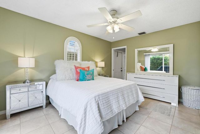 2049 SE 6th Street F, Deerfield Beach, FL 33441